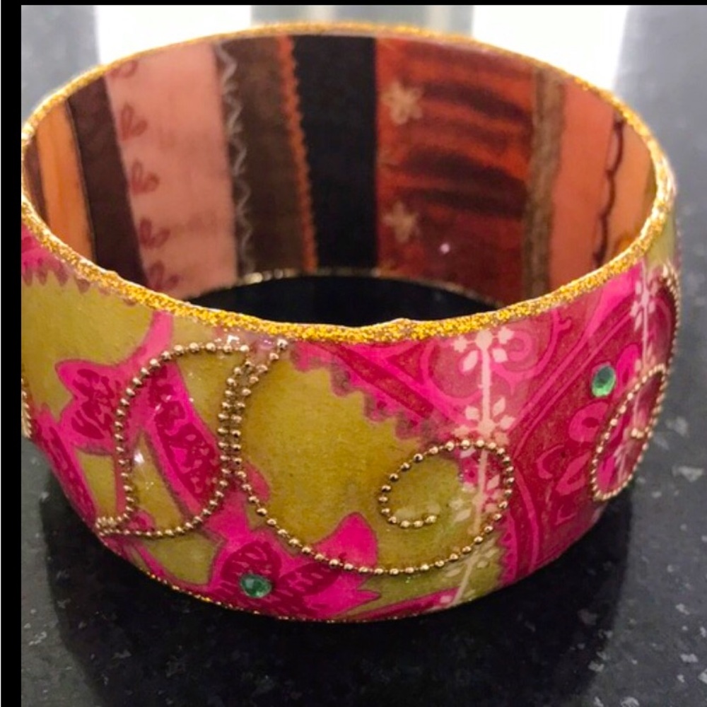 Iris Braunstein IRIS DESIGNS resin, gold beads, sparkly bracelet